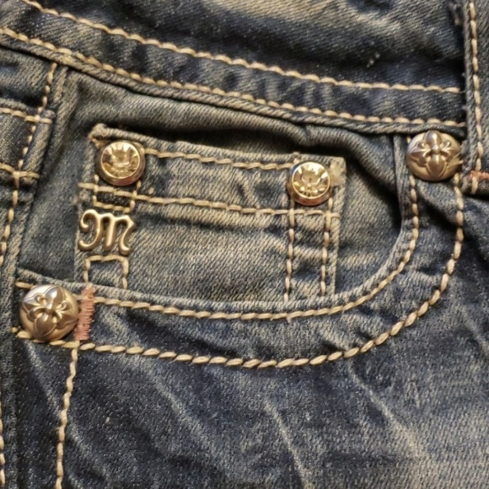 Miss Me cropped jeans with Butterflies - Picture 7 of 8